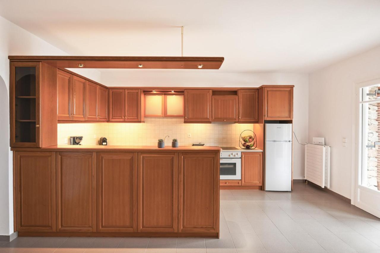 Amazing 2 Bedroom Apartment Overlooking The Marina Of Vourkari Ngoại thất bức ảnh